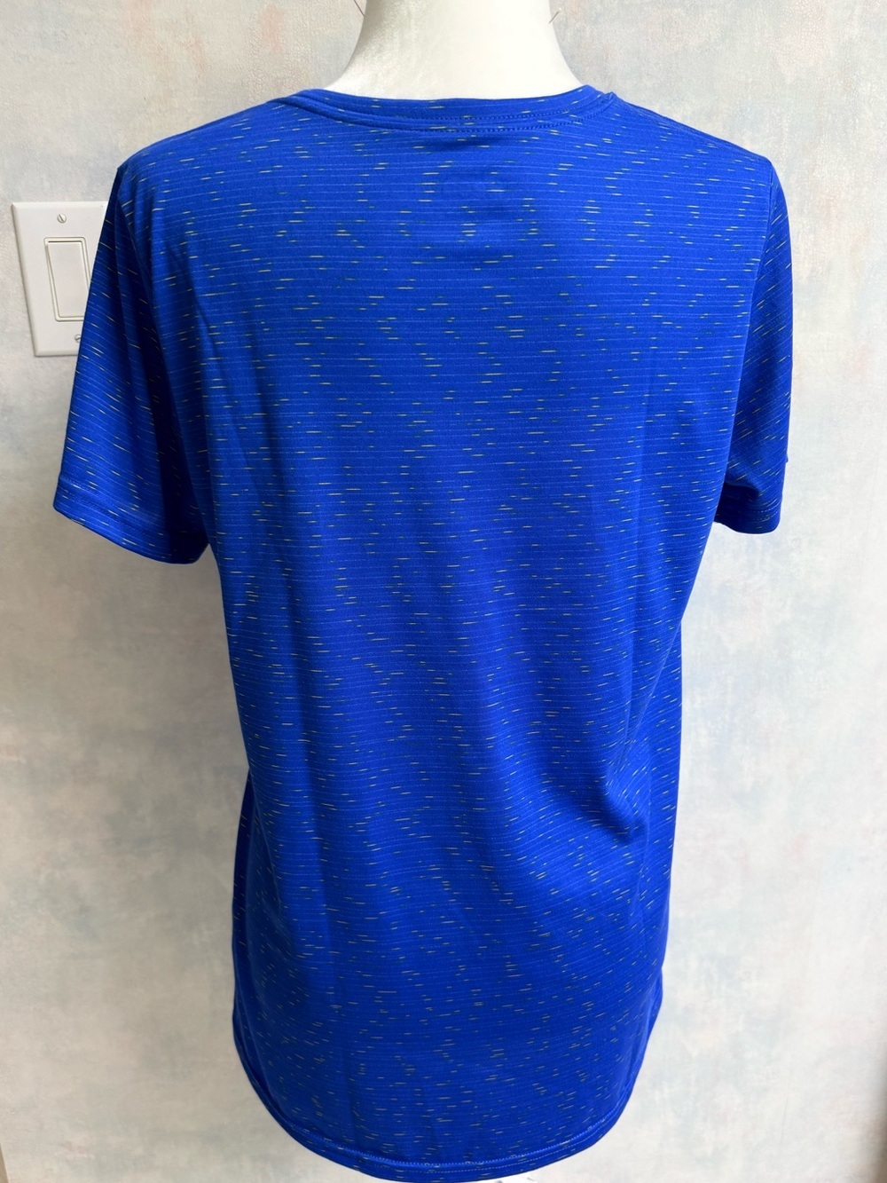 NWOT Reebok Women's Royal Blue V-Neck Top 1/$10 or 2/$15 - Picture 3 of 6